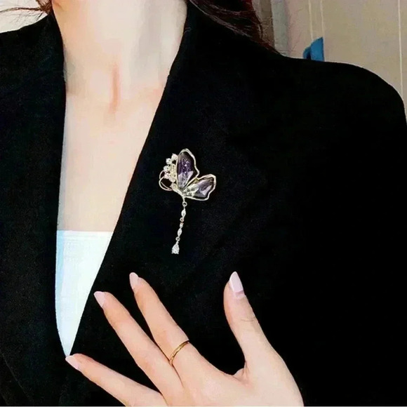 Luxury Gradient Butterfly Brooch - Picture 3 of 9